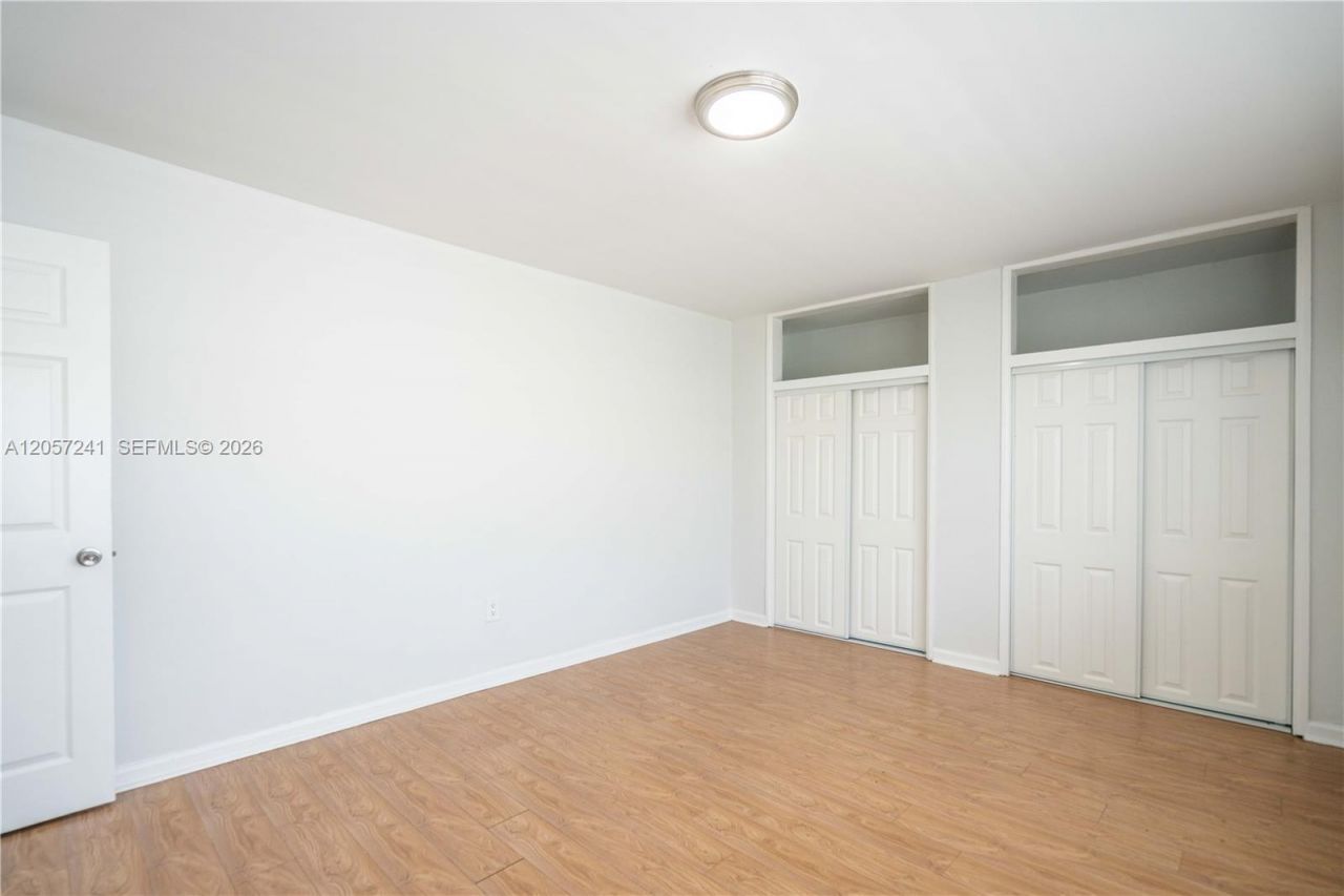 7931 East Dr, Unit 204, North Bay Village, FL 33141 Photo