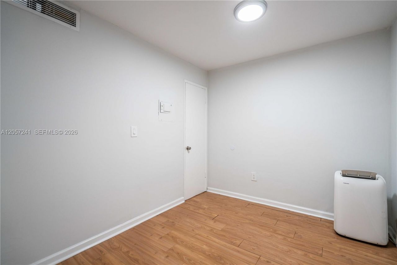 7931 East Dr, Unit 204, North Bay Village, FL 33141 Photo