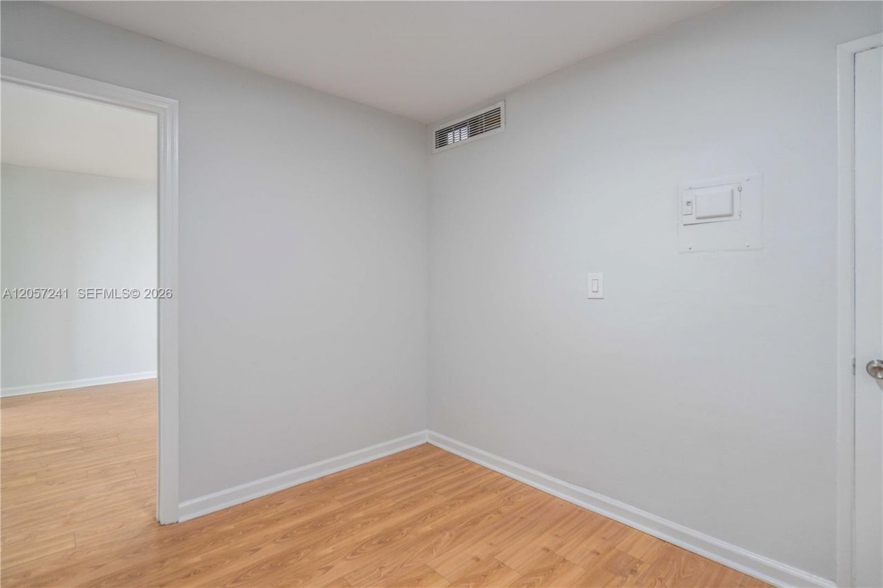 7931 East Dr, Unit 204, North Bay Village, FL 33141 Photo