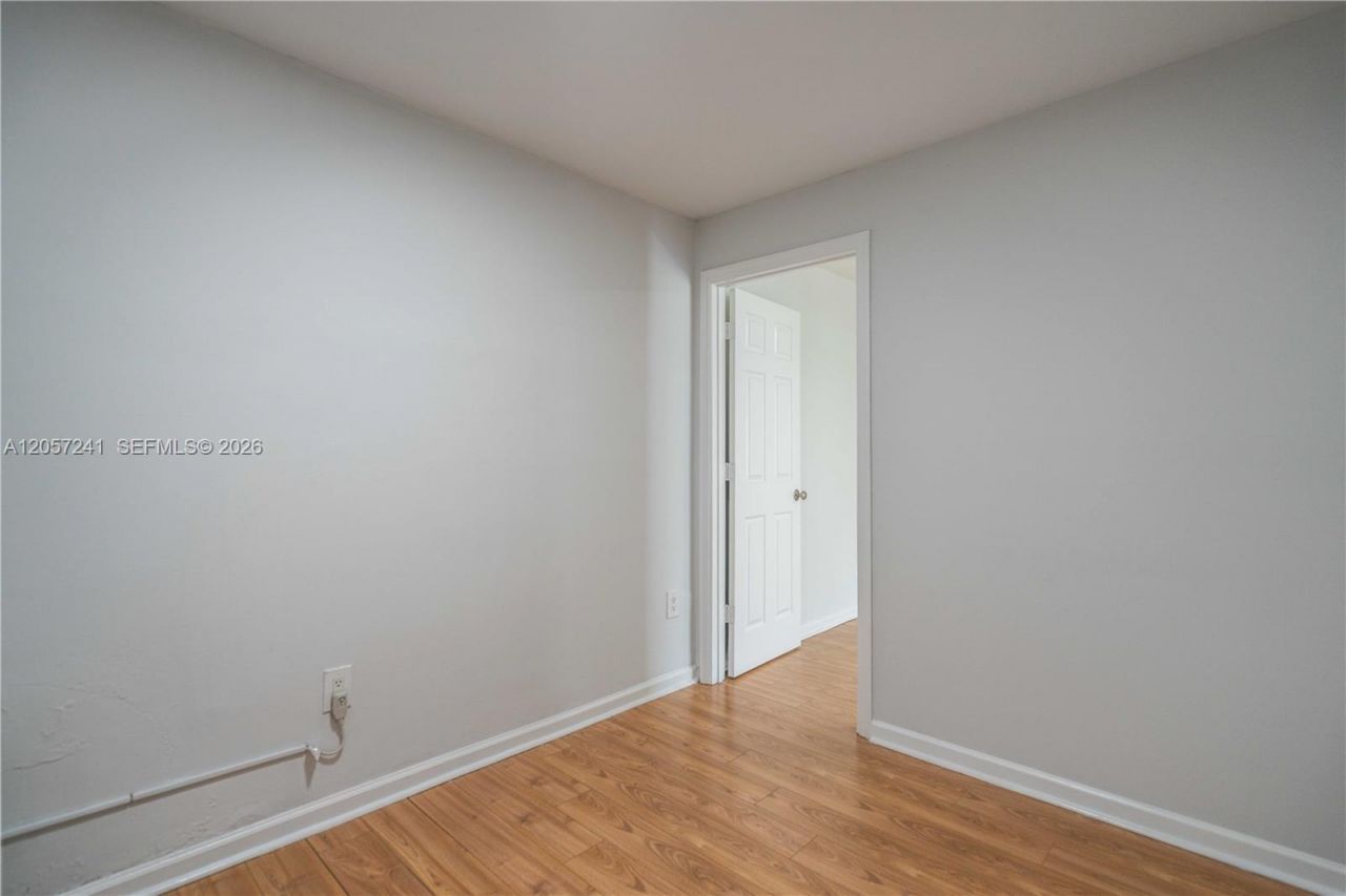 7931 East Dr, Unit 204, North Bay Village, FL 33141 Photo