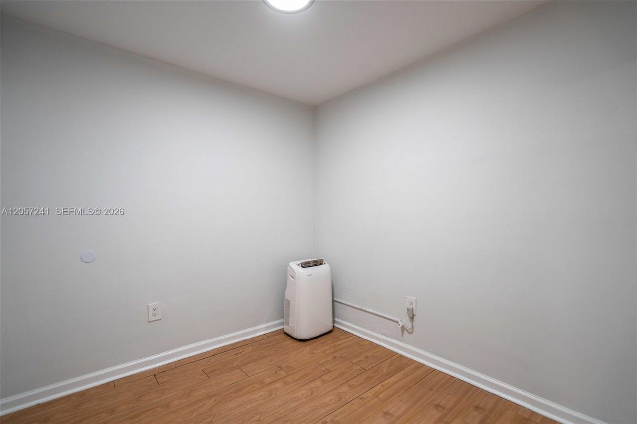 7931 East Dr, Unit 204, North Bay Village, FL 33141 Photo