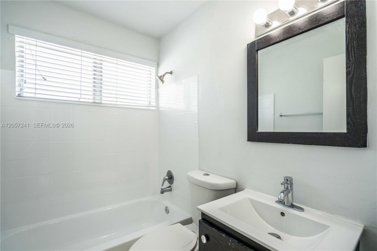7931 East Dr, Unit 204, North Bay Village, FL 33141 Photo