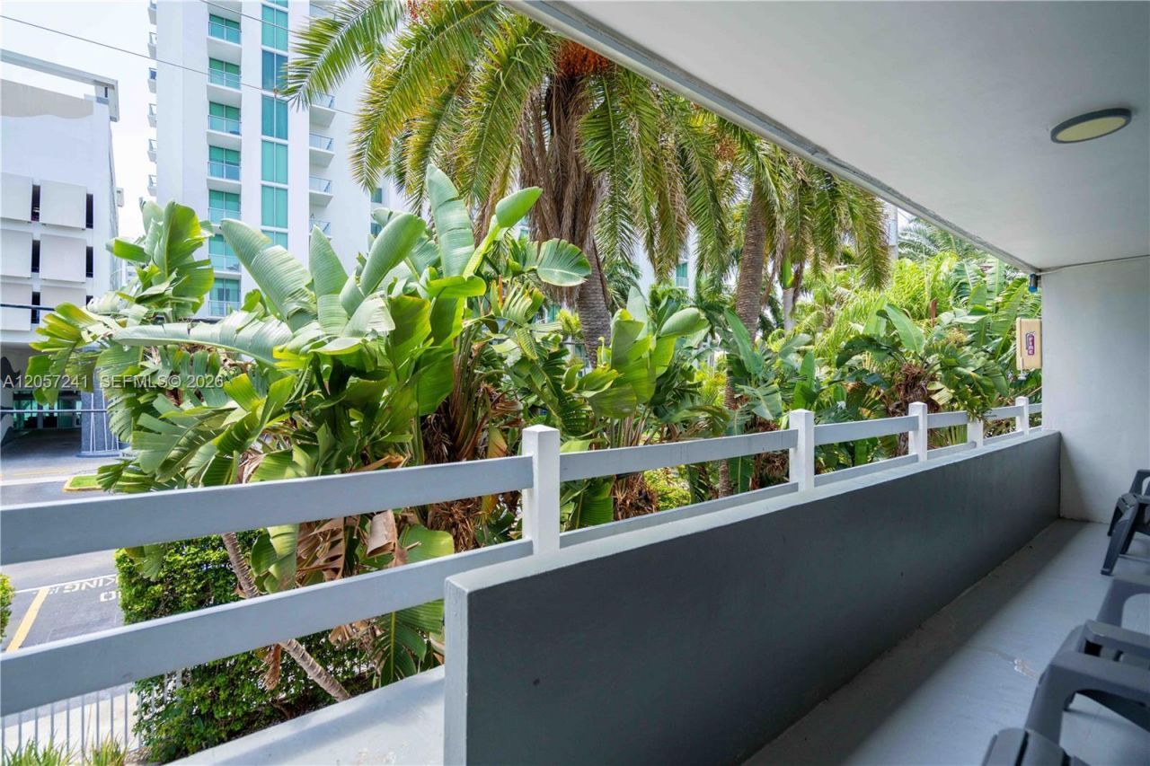 7931 East Dr, Unit 204, North Bay Village, FL 33141 Photo
