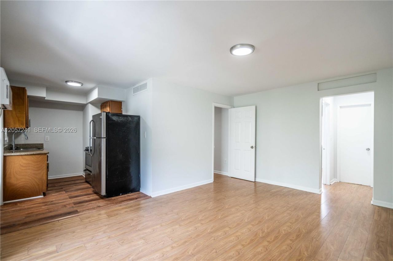 7931 East Dr, Unit 204, North Bay Village, FL 33141 Photo