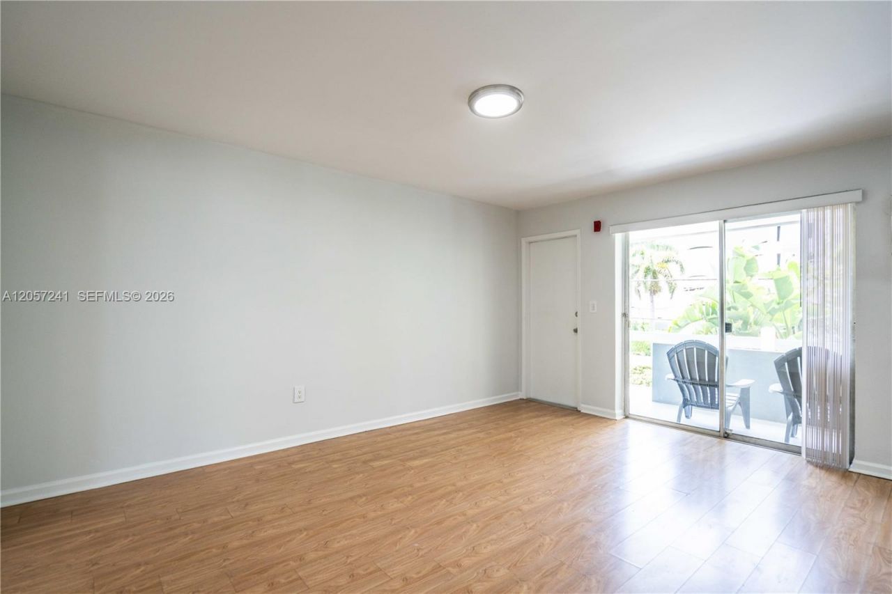 7931 East Dr, Unit 204, North Bay Village, FL 33141 Photo