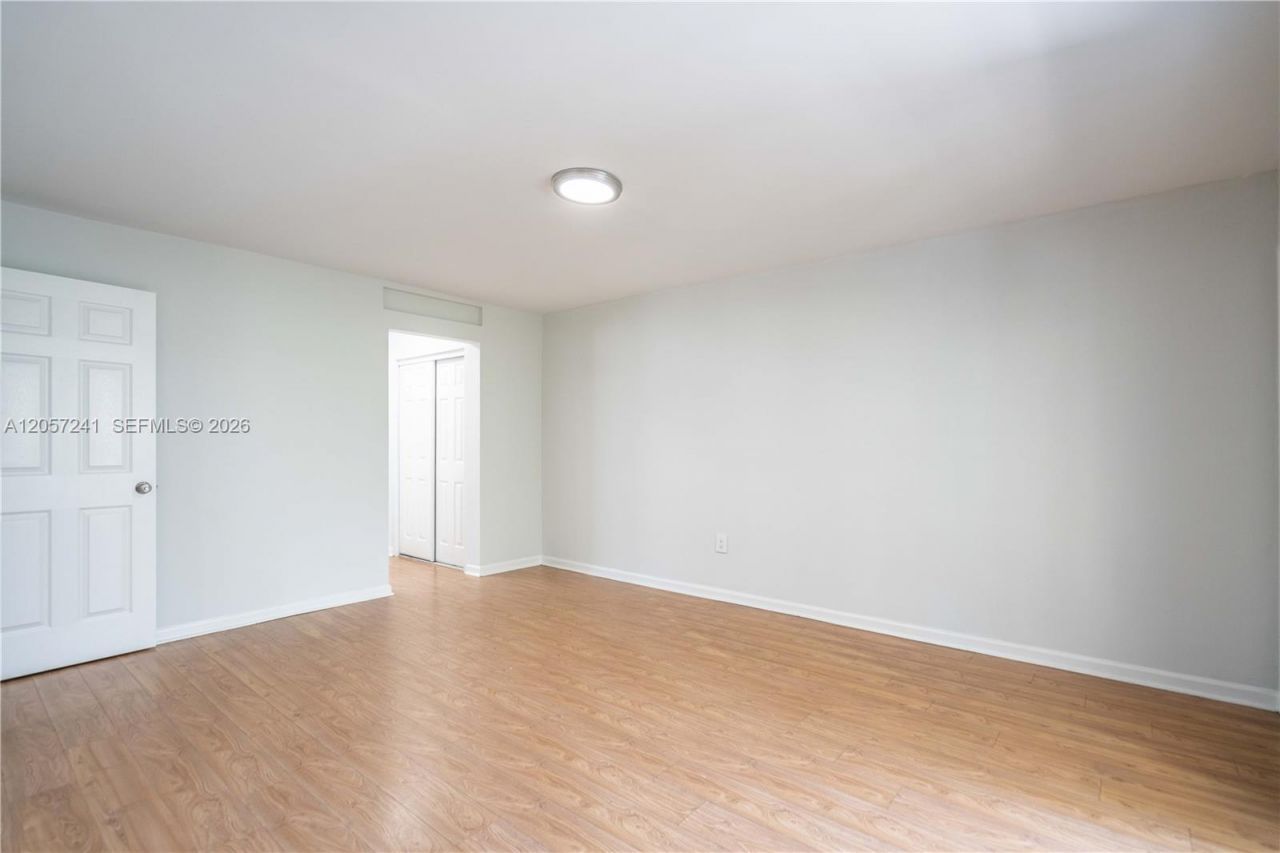7931 East Dr, Unit 204, North Bay Village, FL 33141 Photo