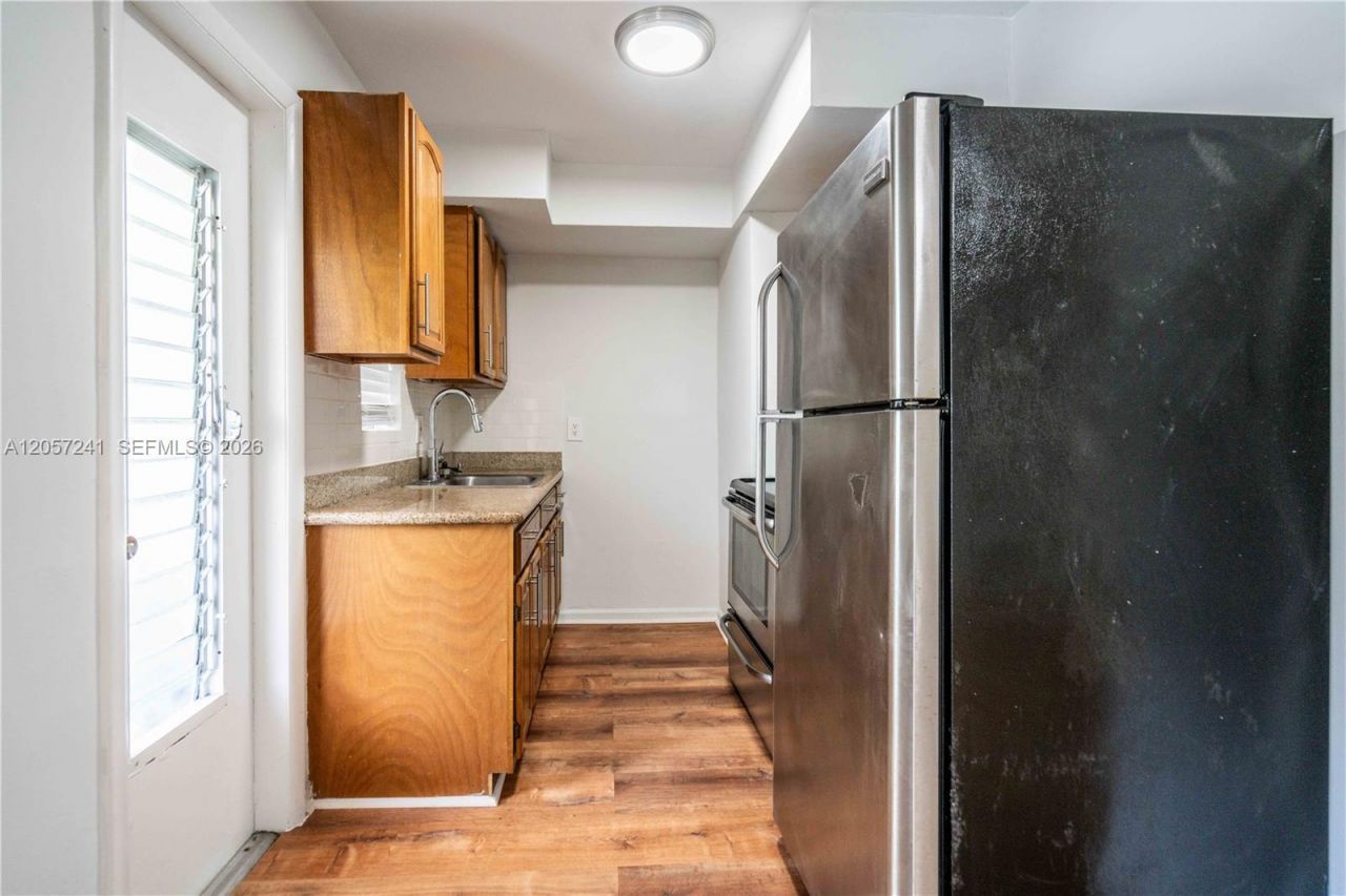 7931 East Dr, Unit 204, North Bay Village, FL 33141 Photo