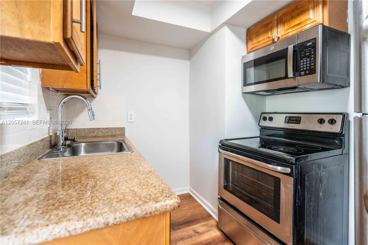 7931 East Dr, Unit 204, North Bay Village, FL 33141 Photo