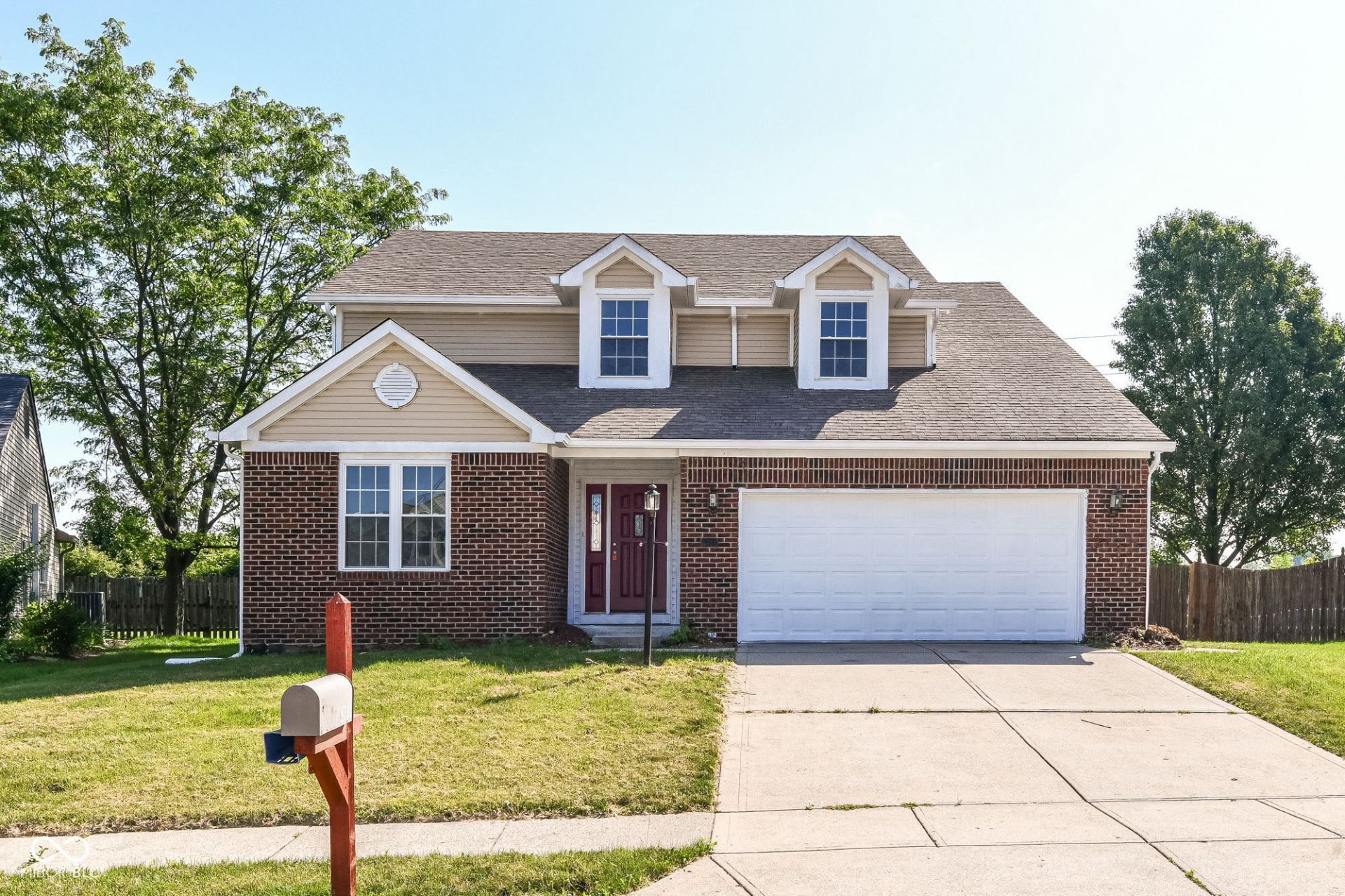 6384 Hillview Circle, Fishers, IN 46038 Main Photo