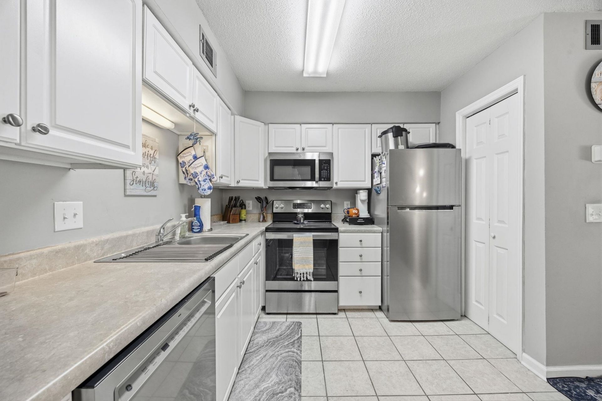 416 Cambridge Circle Photo 10