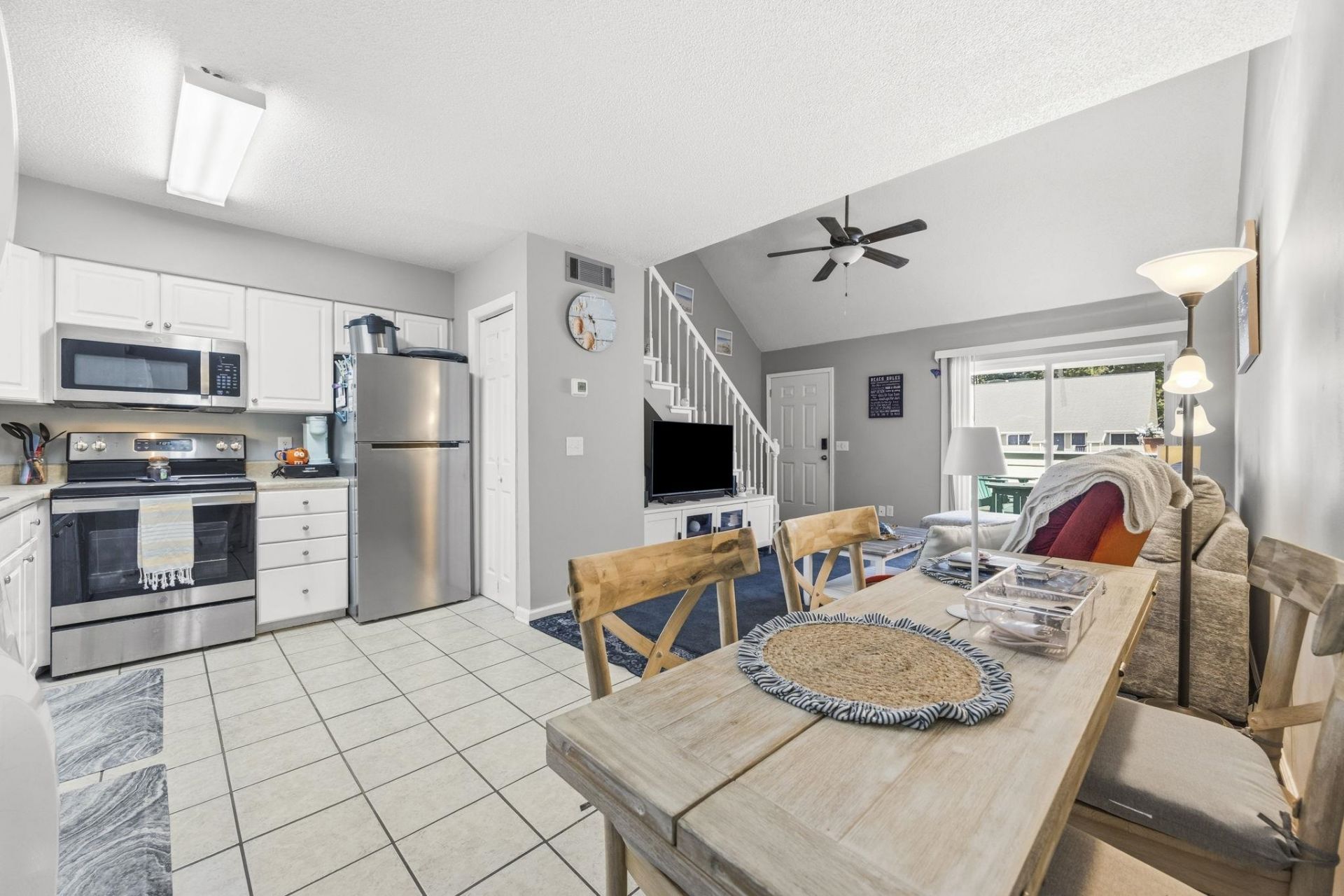 416 Cambridge Circle Photo 12
