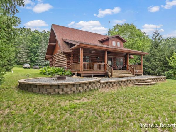 2618 N Mundy Avenue, White Cloud, MI 49349