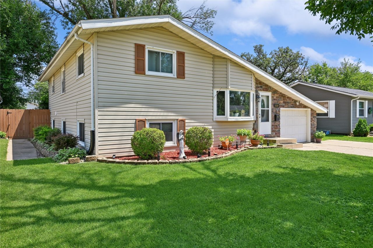 4500 Ozark Street Ne, Cedar Rapids, IA 52402 Main Photo