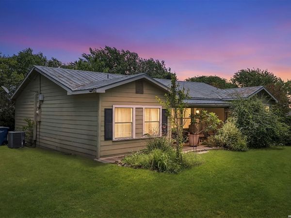 1521 S MESQUITE AVE, New Braunfels, TX 78130