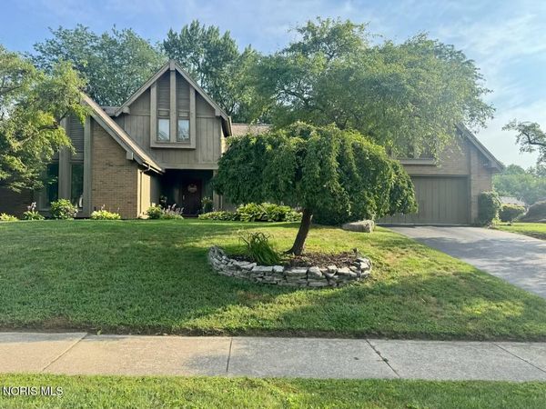 6122 Henthorne Drive, Maumee, OH 43537