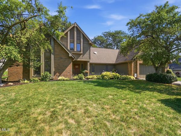 6122 Henthorne Drive, Maumee, OH 43537