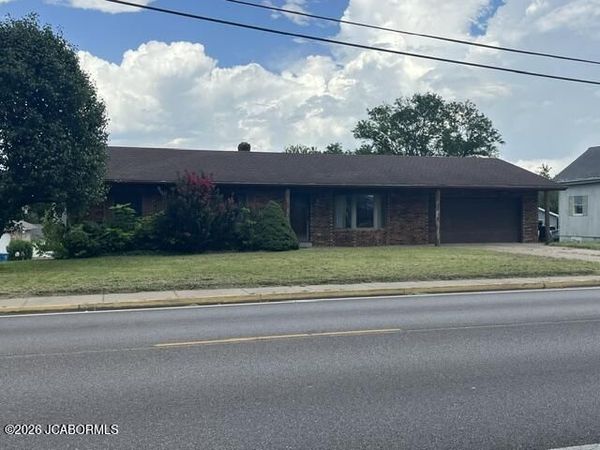 705 E MAIN STREET, Linn, MO 65051