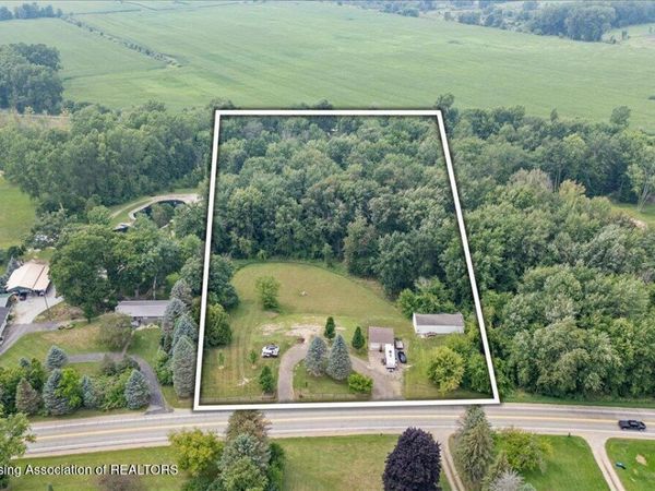 5400 M-106, Stockbridge, MI 49285