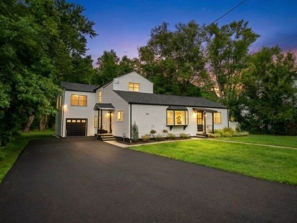 14 Big Piece Rd, Fairfield, NJ 07004