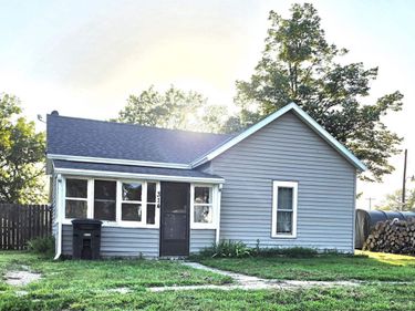 314 S Martin Avenue, Clay Center, NE 68933