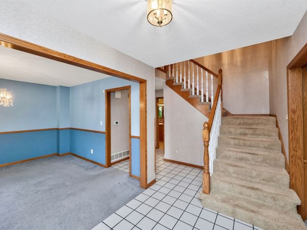 10022 Valdez Drive, Urbandale, IA 50322