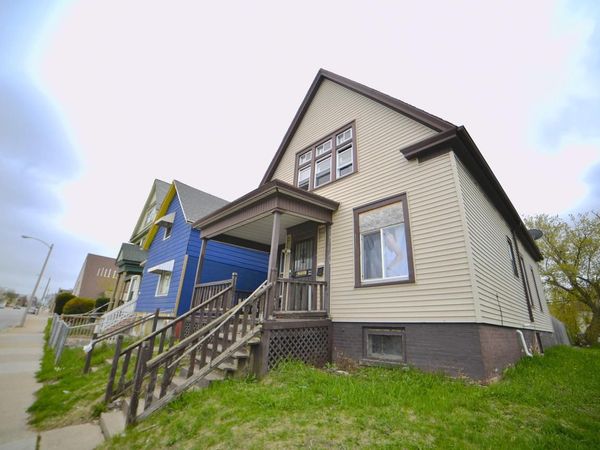 1925 W Center STREET, Milwaukee, WI 53206