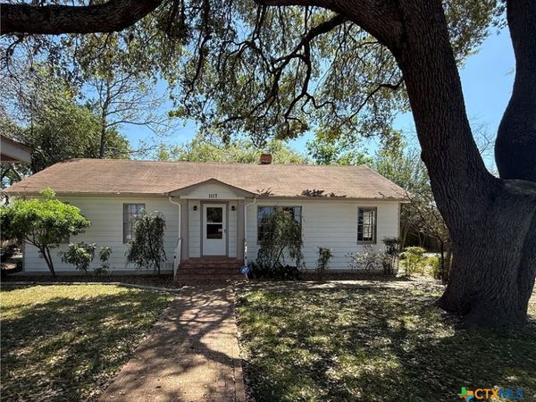 1117 E Court Street , Seguin, TX 78155