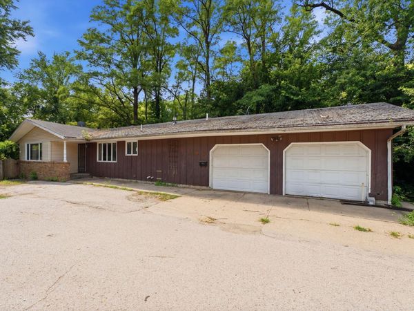 1108 W 8TH, Muscatine, IA 52761