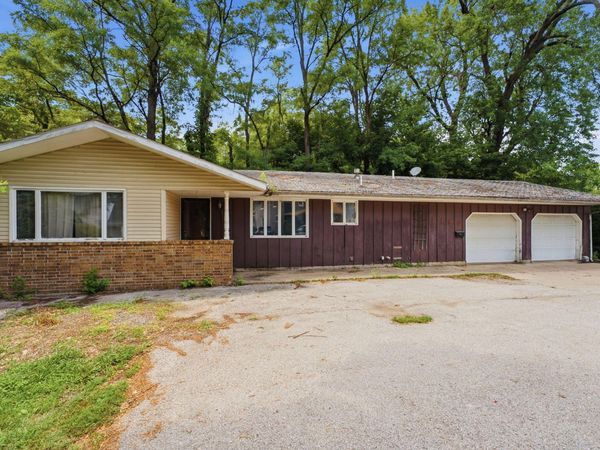 1108 W 8TH, Muscatine, IA 52761