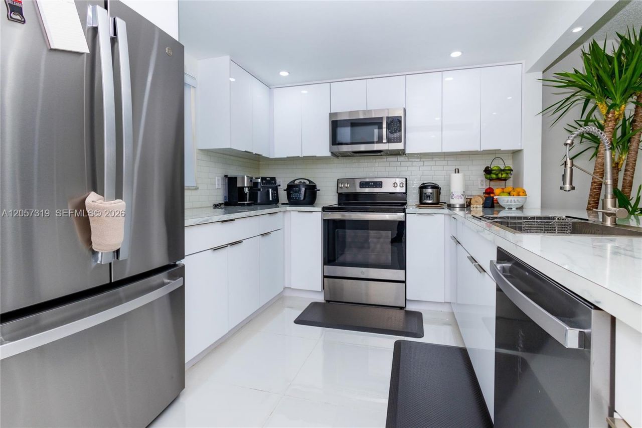 469 N Pine Island Rd, Unit B308, Plantation, FL 33324 Photo