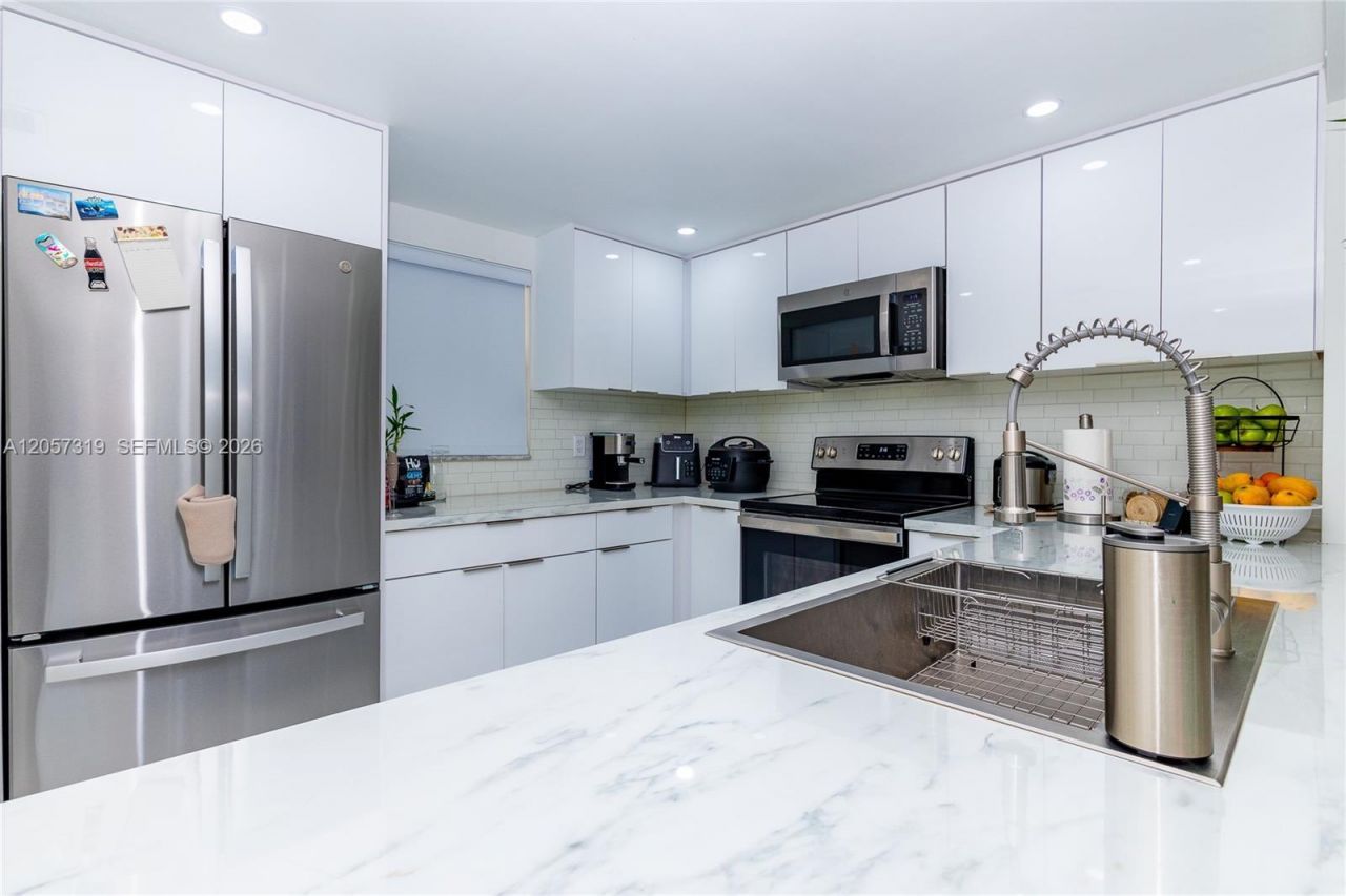 469 N Pine Island Rd, Unit B308, Plantation, FL 33324 Photo