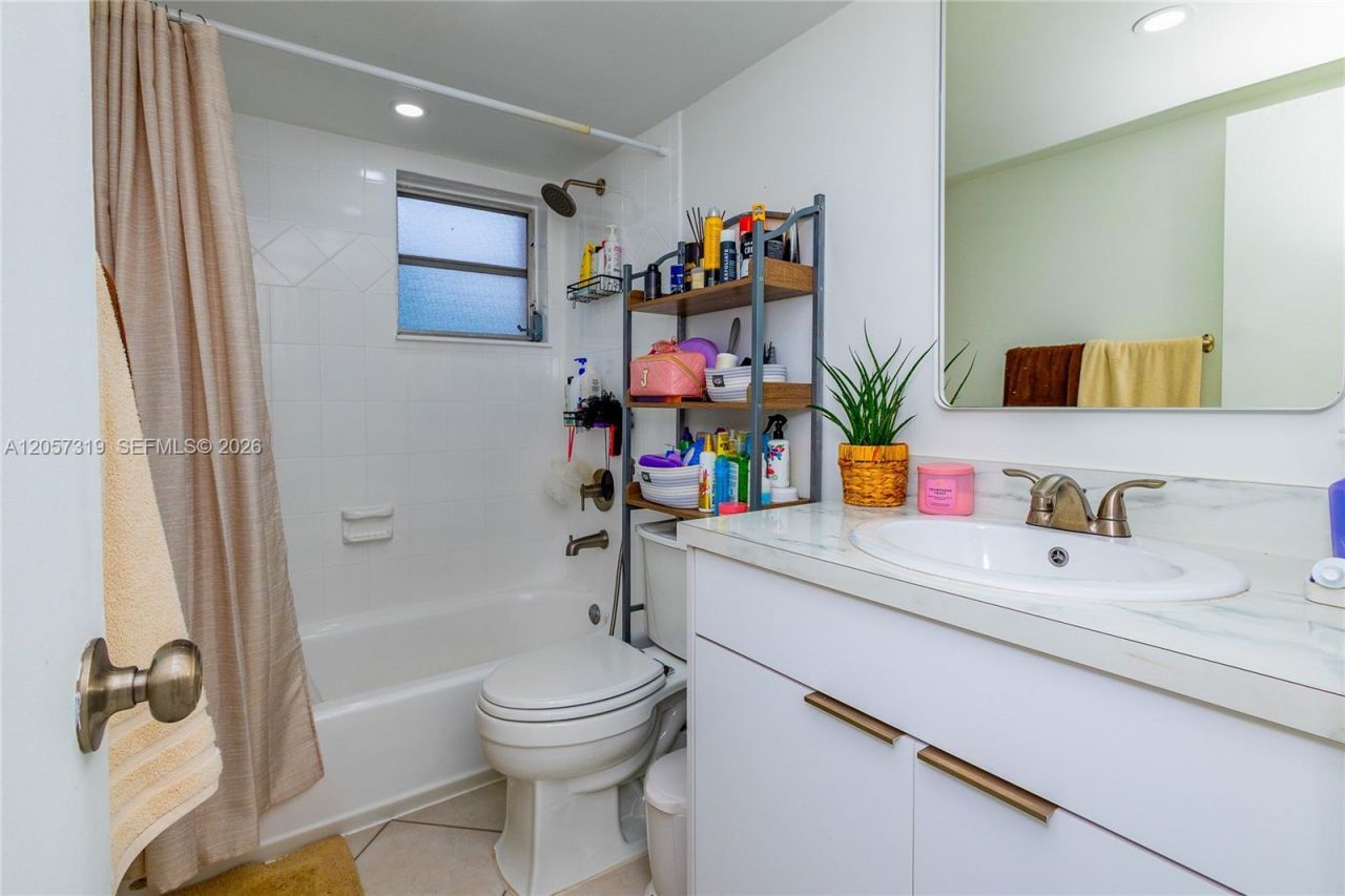 469 N Pine Island Rd, Unit B308, Plantation, FL 33324 Photo