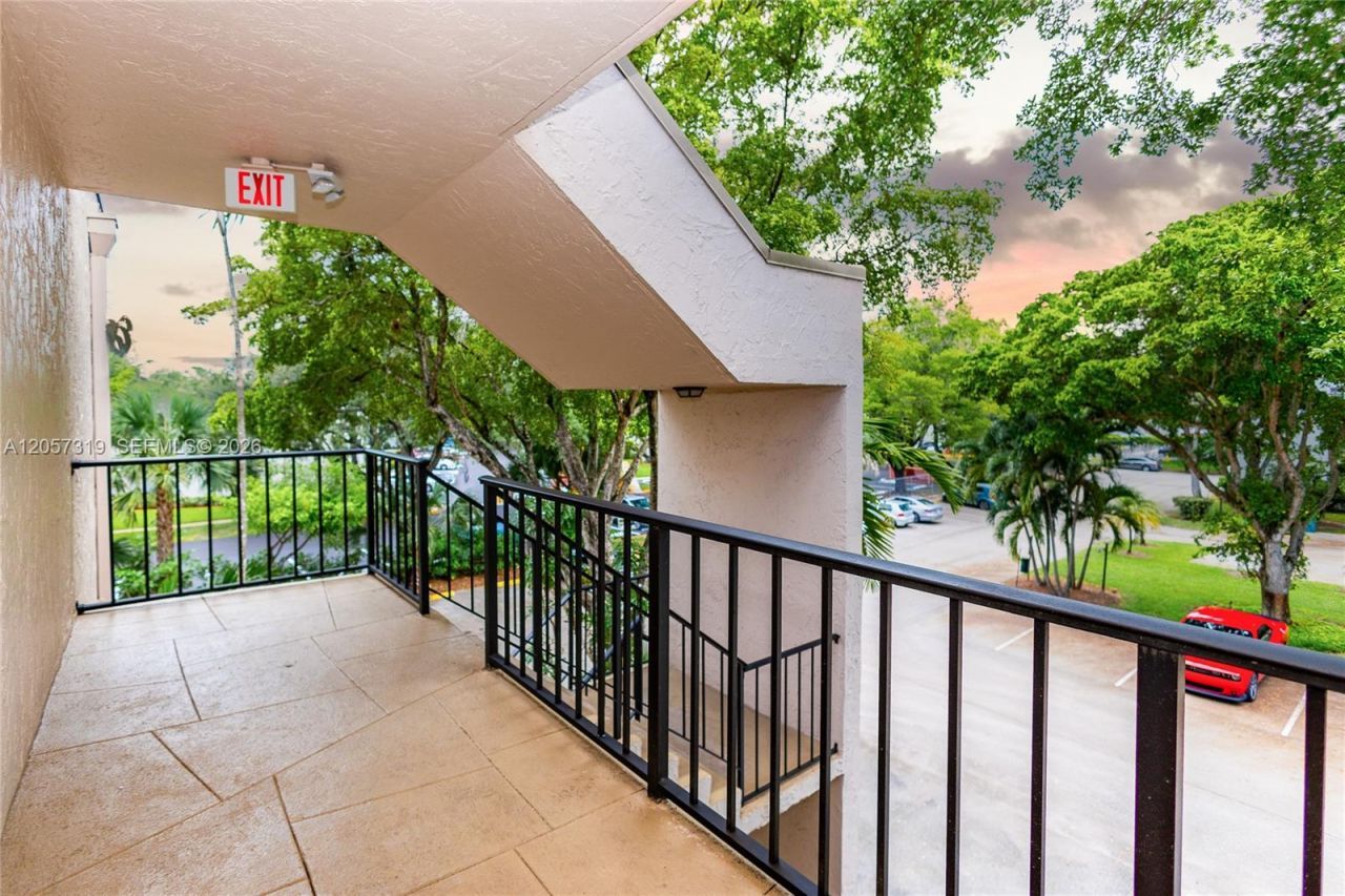 469 N Pine Island Rd, Unit B308, Plantation, FL 33324 Photo