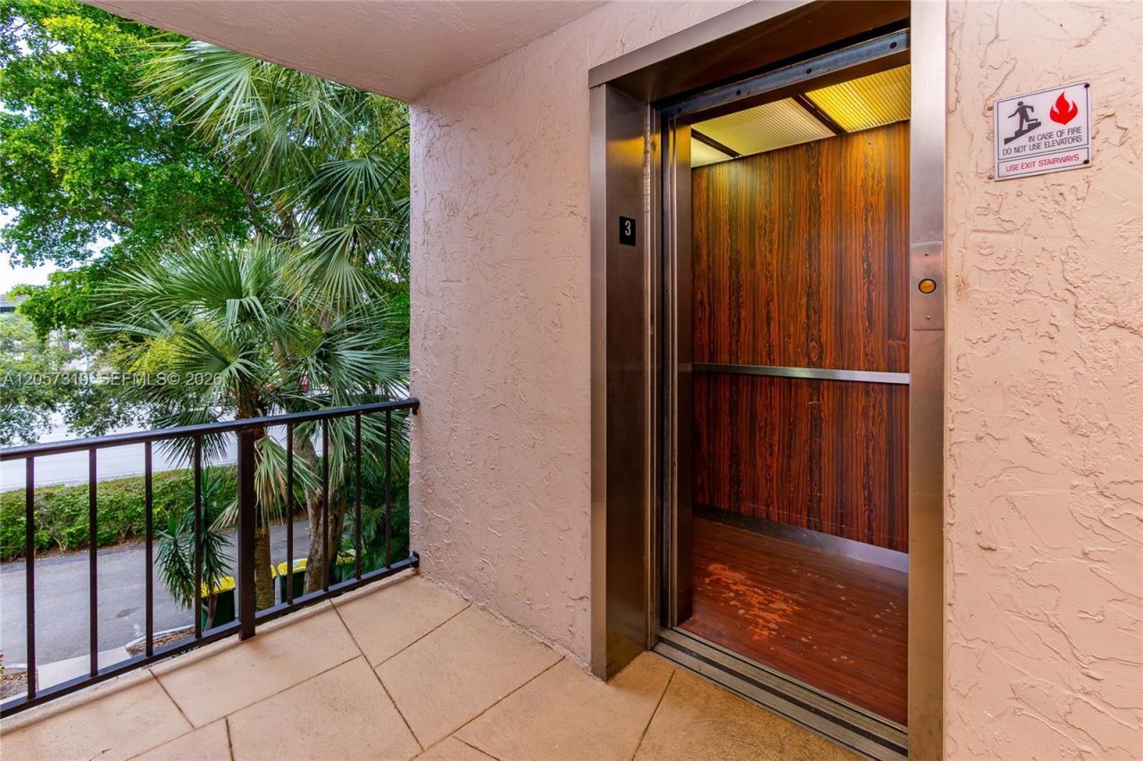 469 N Pine Island Rd, Unit B308, Plantation, FL 33324 Photo