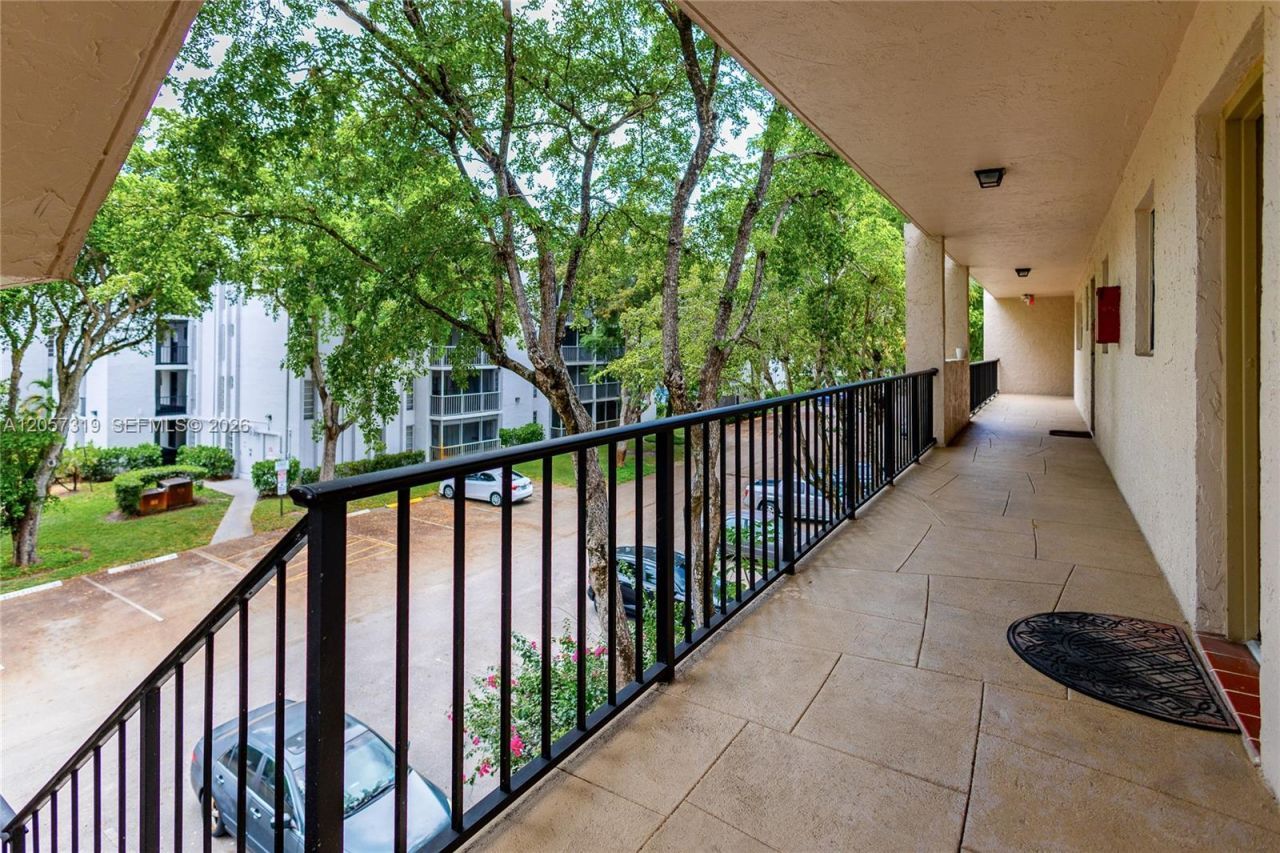 469 N Pine Island Rd, Unit B308, Plantation, FL 33324 Photo