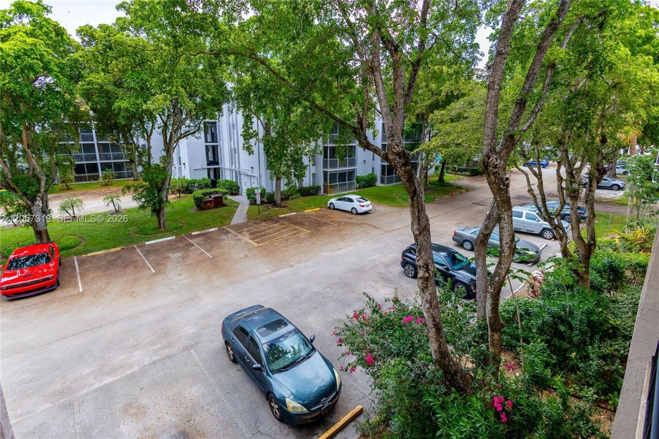 469 N Pine Island Rd, Unit B308, Plantation, FL 33324 Photo