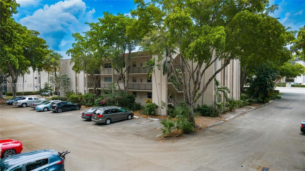 469 N Pine Island Rd, Unit B308, Plantation, FL 33324 Photo