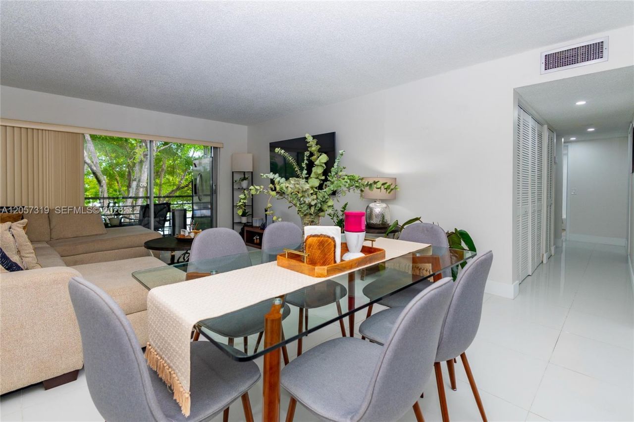 469 N Pine Island Rd, Unit B308, Plantation, FL 33324 Photo
