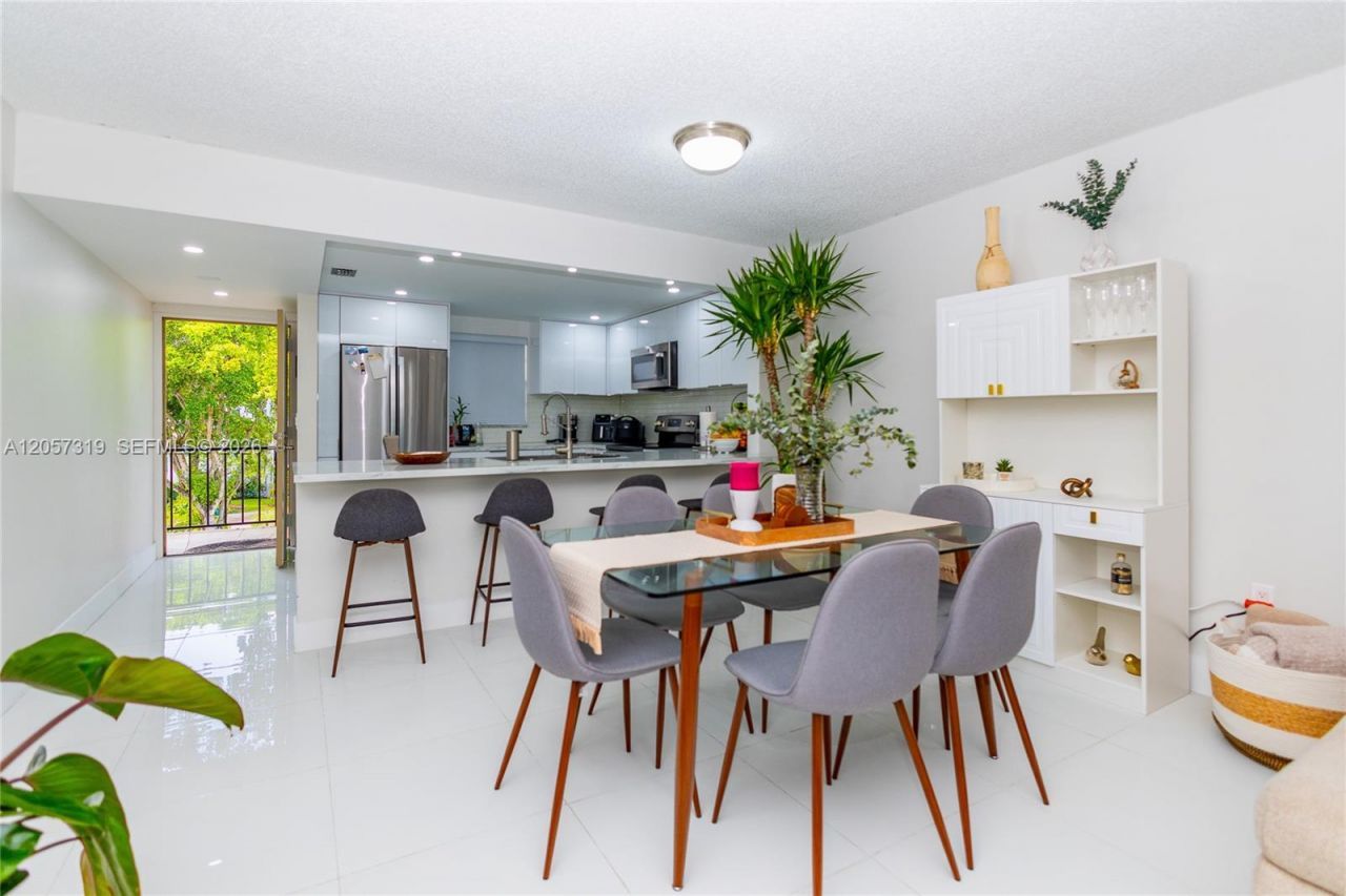 469 N Pine Island Rd, Unit B308, Plantation, FL 33324 Photo