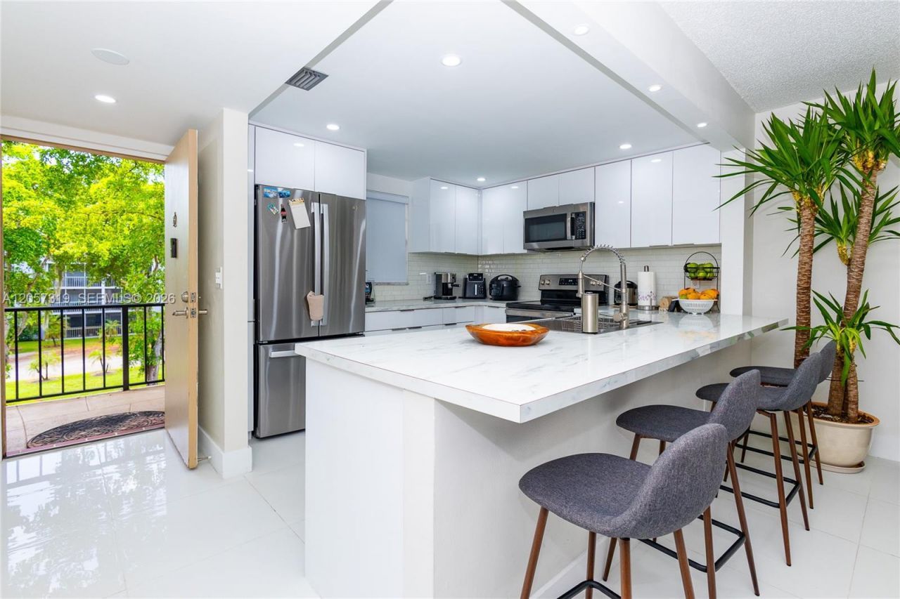 469 N Pine Island Rd, Unit B308, Plantation, FL 33324 Photo