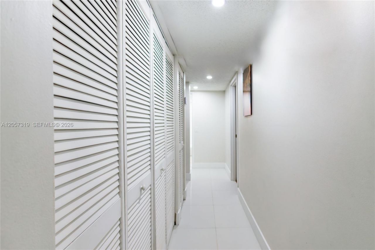 469 N Pine Island Rd, Unit B308, Plantation, FL 33324 Photo