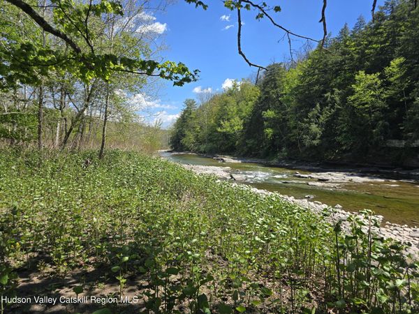 7143 New York 81 , East Durham, NY 12423