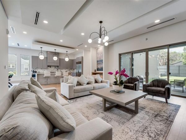 4528 W Amherst Avenue, Dallas, TX 75209
