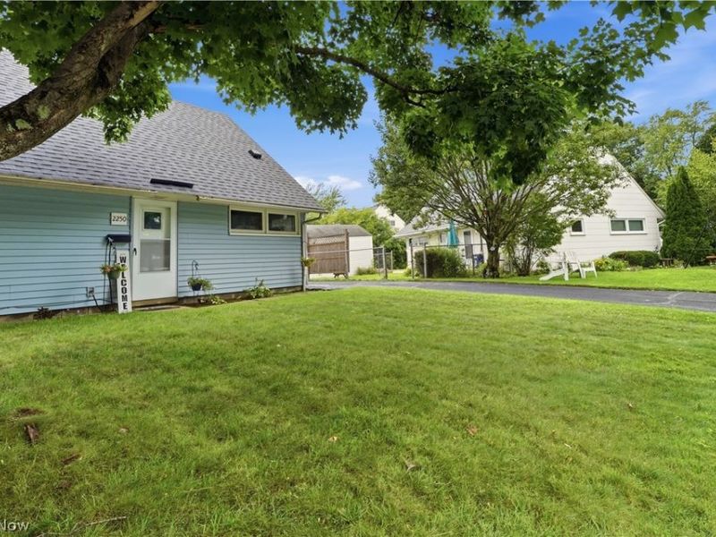 2250 Wichert Drive, Cuyahoga Falls, OH 44221 Photo 7