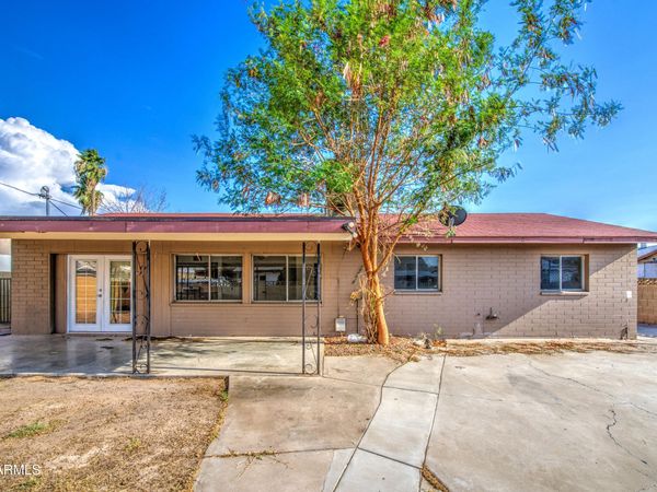 7922 W EARLL Drive, Phoenix, AZ 85033