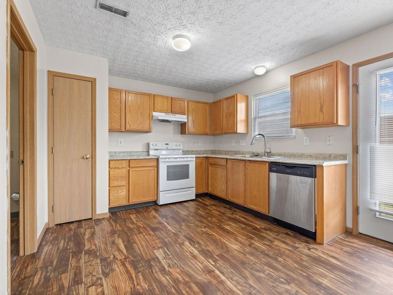 4807 Perlman Street , Unit 5, Columbus, OH 43228 Photo 9