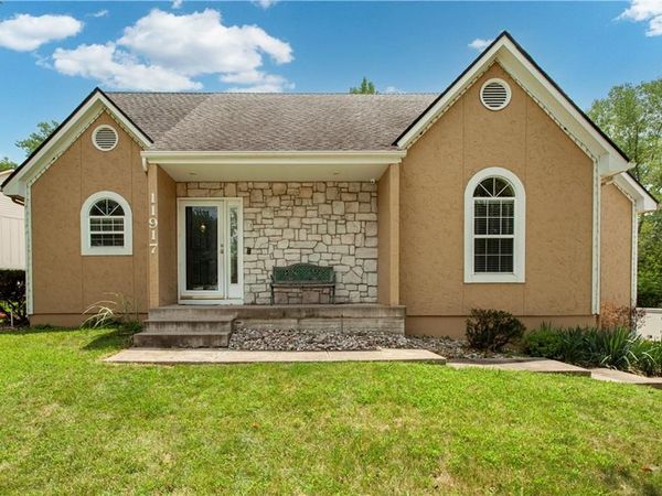 11917 Virginia Avenue, Kansas City, MO 64146