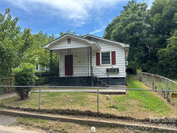 705 N Logan Street , Gastonia, NC 28052