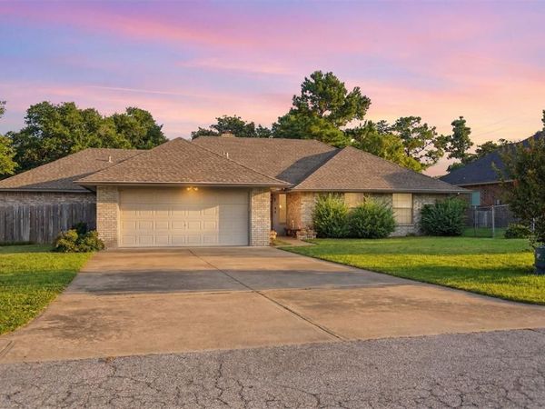 1044 Whisper Lane, Choctaw, OK 73020