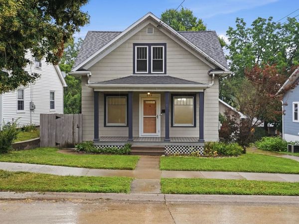 864 S Grandview Avenue, Dubuque, IA 52003